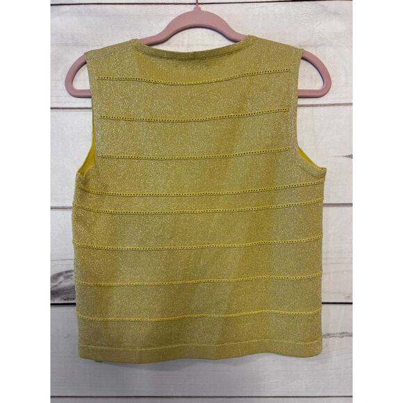 D. Exterior Yellow Gold Top Size Large Sleeveless - Picture 5 of 5